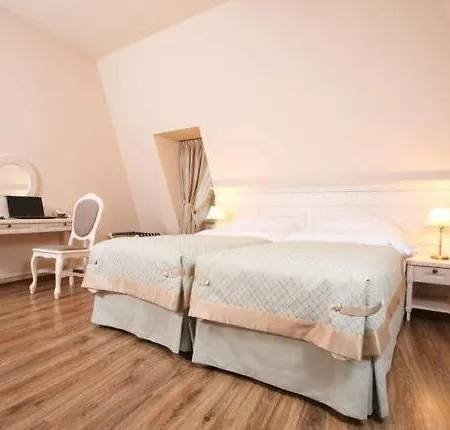 Oda ve Kahvaltı Palac Struga 3*